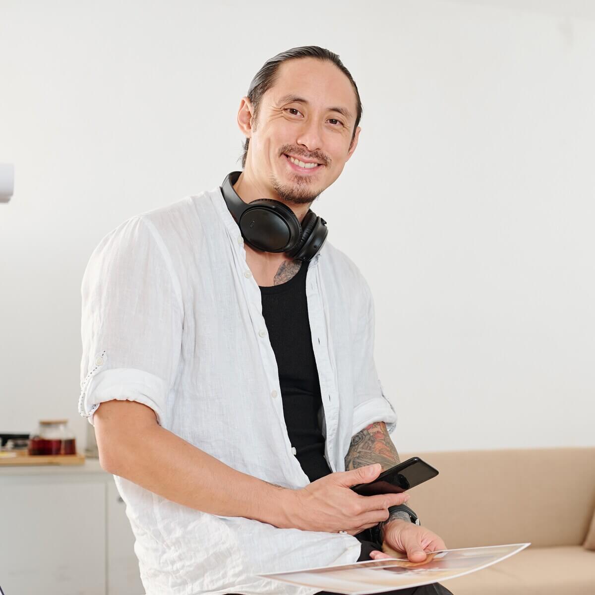 smiling interior designer 2023 11 27 05 34 29 ut.jpg